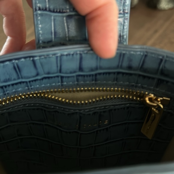 Neely & Chloe No56 Croc Embossed Kettle Bag - Picture 4 of 8